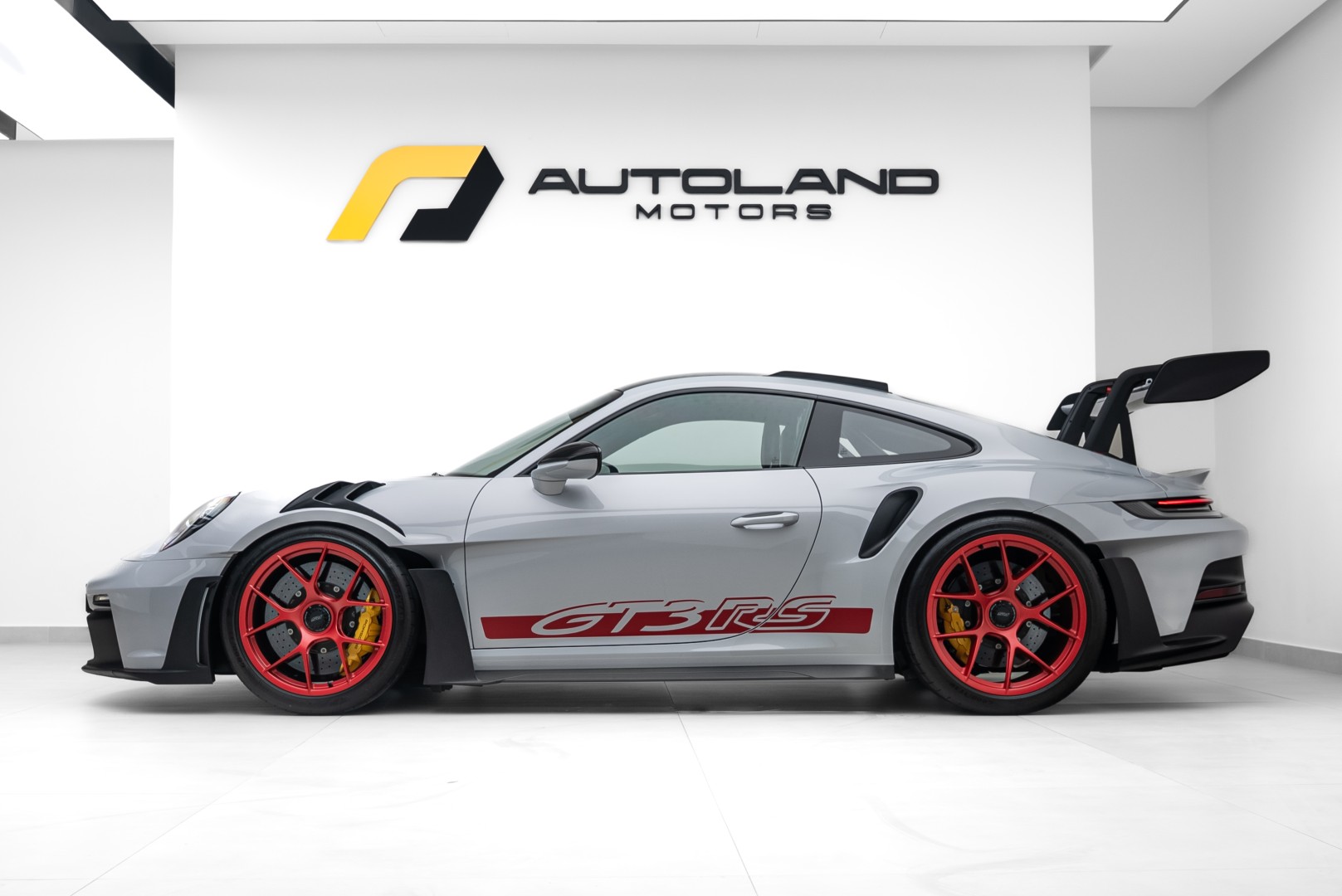 2024 PORSCHE 911 GT3 RS WEISSACH┃GCC┃5 YRS WARRANTY┃CARBON CERAMIC BRAKES┃SUSPENSION LIFTER┃ HIGH SPEC